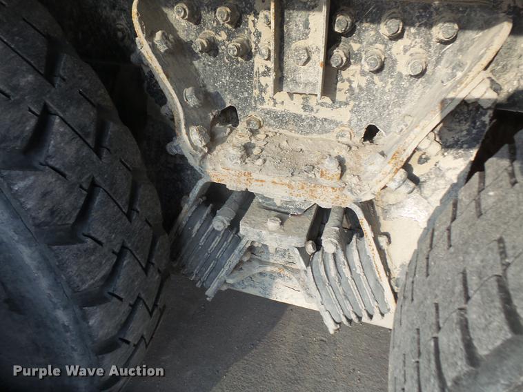 image for item DF7642 2007 Peterbilt 357 ready mix truck