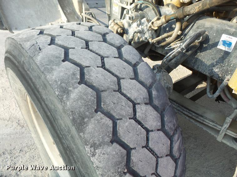 image for item DF7642 2007 Peterbilt 357 ready mix truck