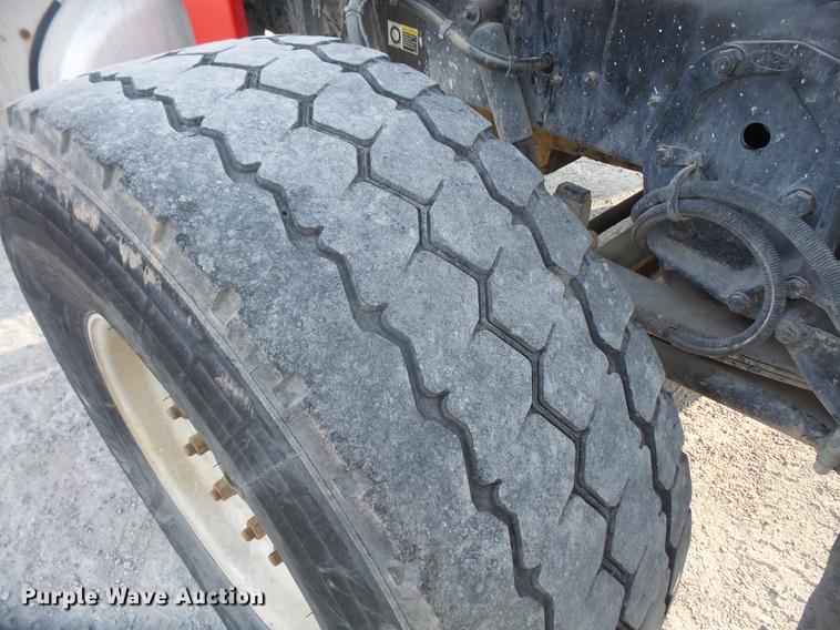 image for item DF7642 2007 Peterbilt 357 ready mix truck