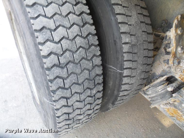 image for item DF7642 2007 Peterbilt 357 ready mix truck