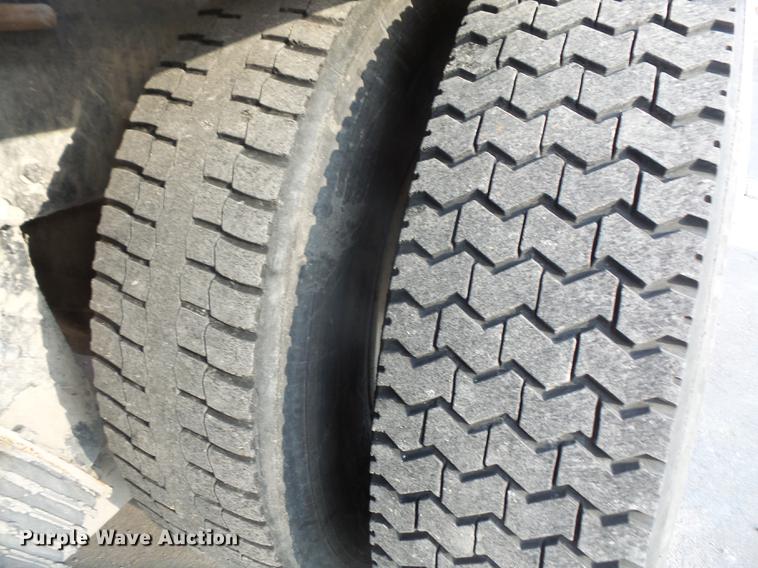 image for item DF7642 2007 Peterbilt 357 ready mix truck