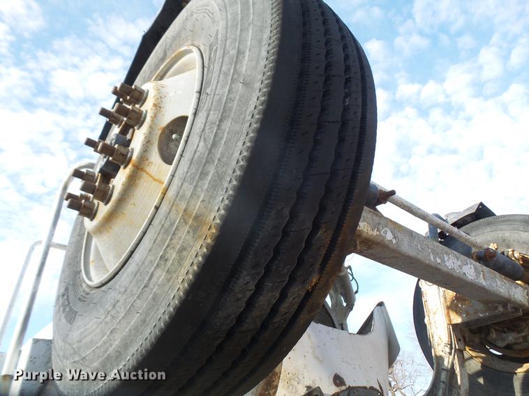 image for item DF7642 2007 Peterbilt 357 ready mix truck