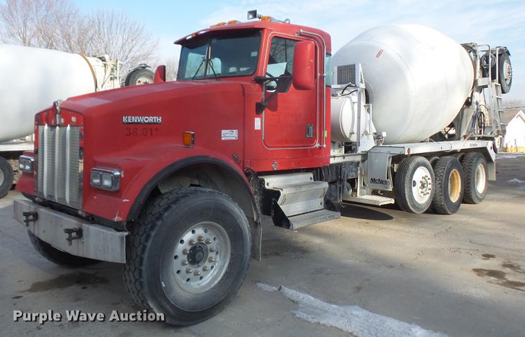 image for item DF7643 2001 Kenworth W900B ready mix truck