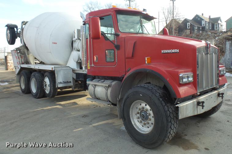 image for item DF7643 2001 Kenworth W900B ready mix truck