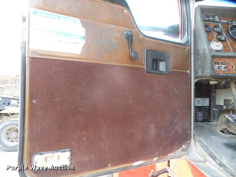 image for item DF7643 2001 Kenworth W900B ready mix truck