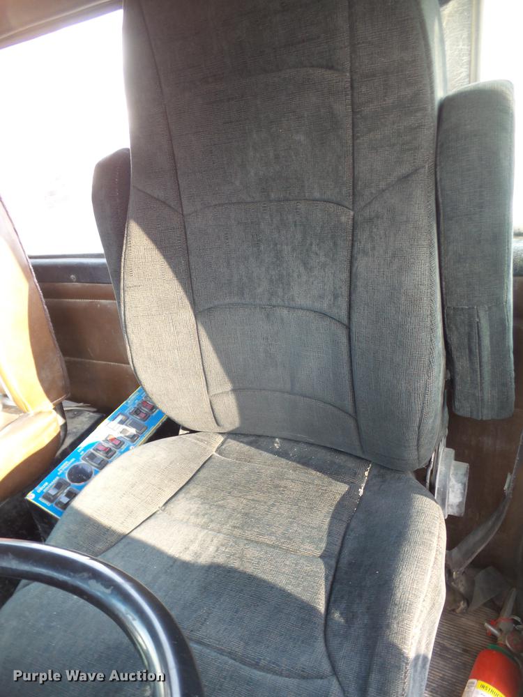 image for item DF7643 2001 Kenworth W900B ready mix truck