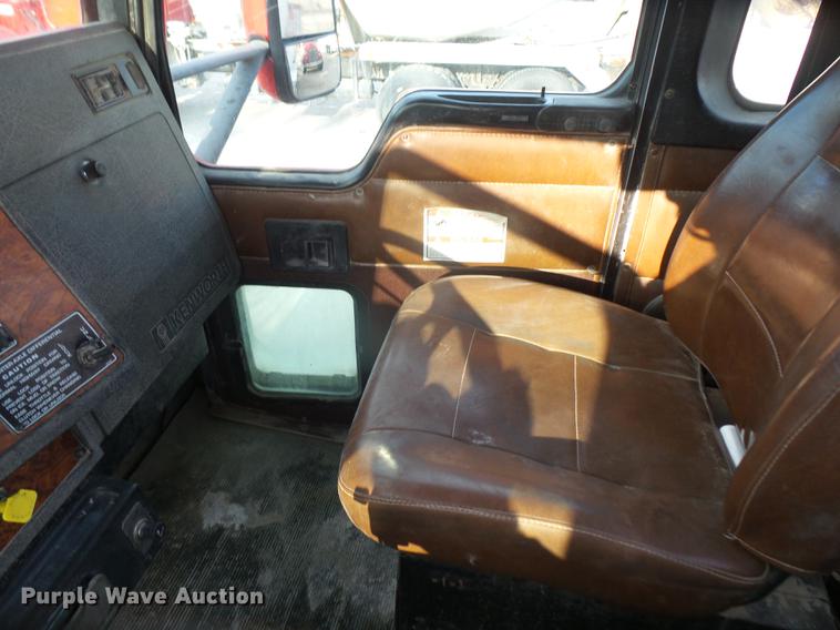 image for item DF7643 2001 Kenworth W900B ready mix truck