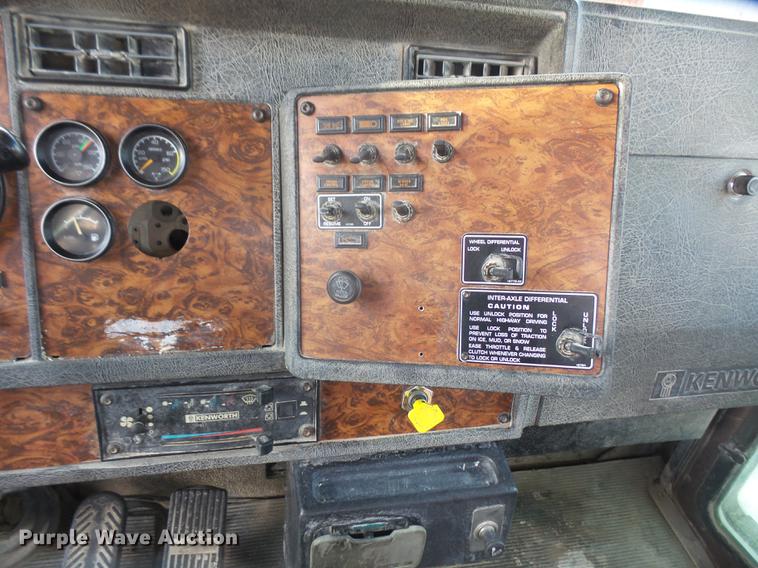 image for item DF7643 2001 Kenworth W900B ready mix truck