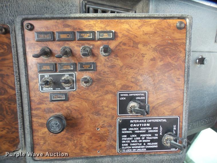 image for item DF7643 2001 Kenworth W900B ready mix truck