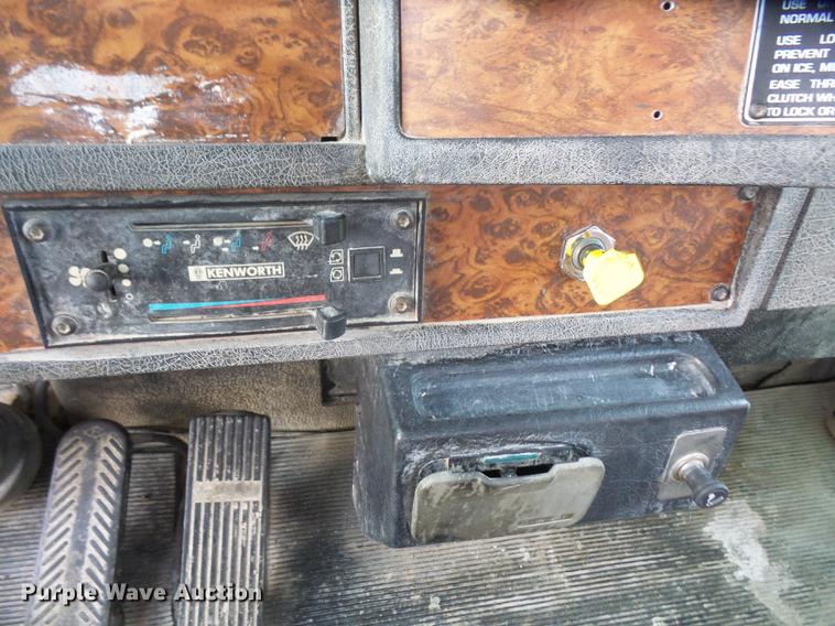 image for item DF7643 2001 Kenworth W900B ready mix truck