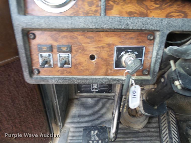 image for item DF7643 2001 Kenworth W900B ready mix truck