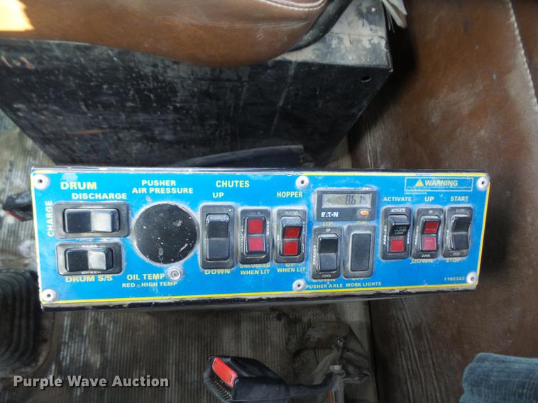 image for item DF7643 2001 Kenworth W900B ready mix truck