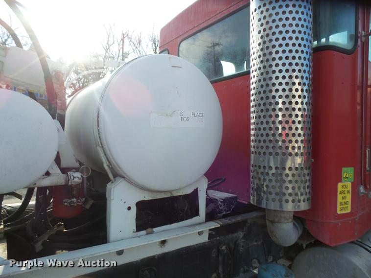 image for item DF7643 2001 Kenworth W900B ready mix truck