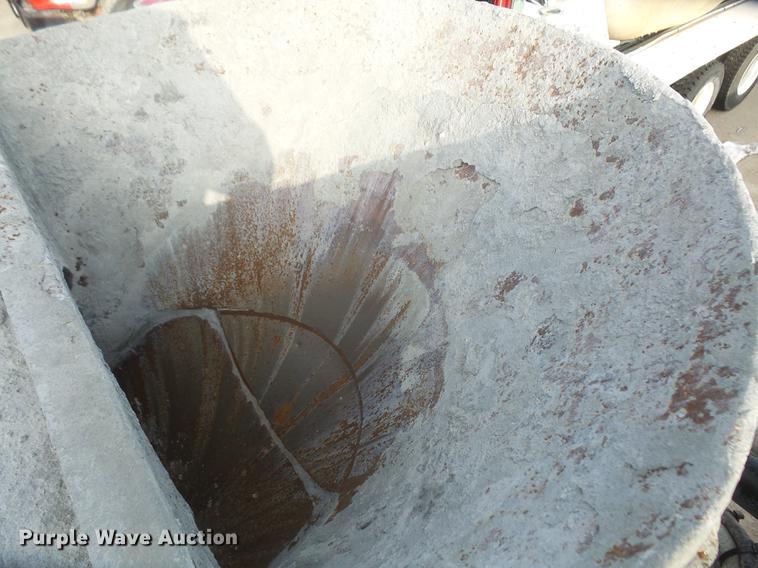 image for item DF7643 2001 Kenworth W900B ready mix truck