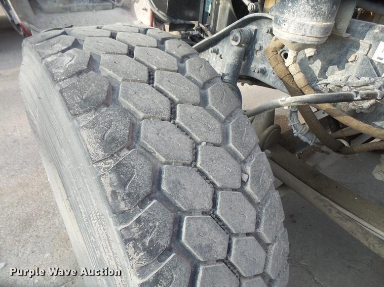 image for item DF7643 2001 Kenworth W900B ready mix truck