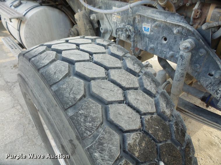 image for item DF7643 2001 Kenworth W900B ready mix truck