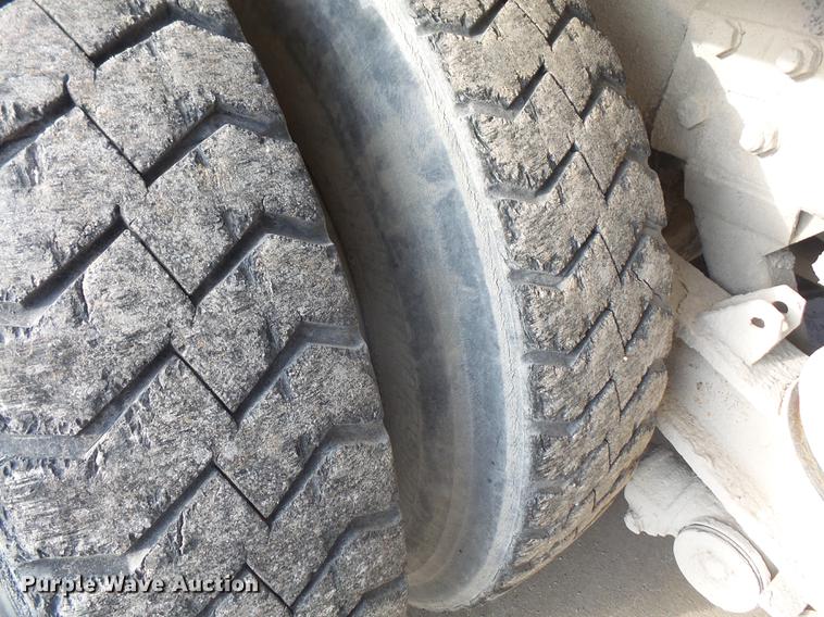 image for item DF7643 2001 Kenworth W900B ready mix truck