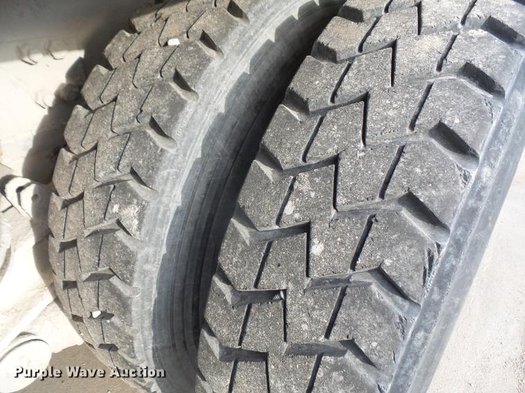 image for item DF7643 2001 Kenworth W900B ready mix truck