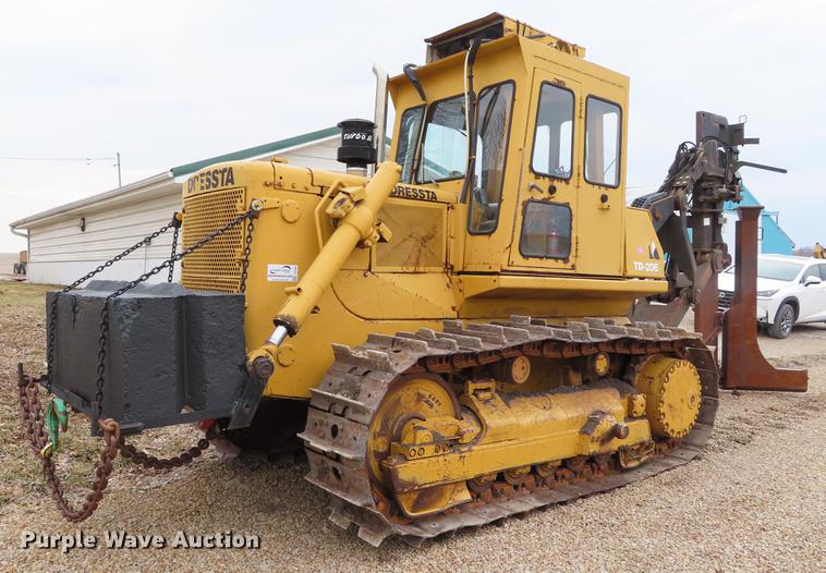 image for item DF7645 1983 International Dresser TD-20E dozer with RWF 400 tile plow