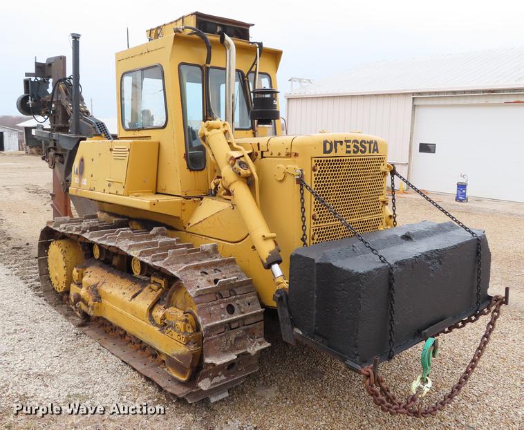 image for item DF7645 1983 International Dresser TD-20E dozer with RWF 400 tile plow