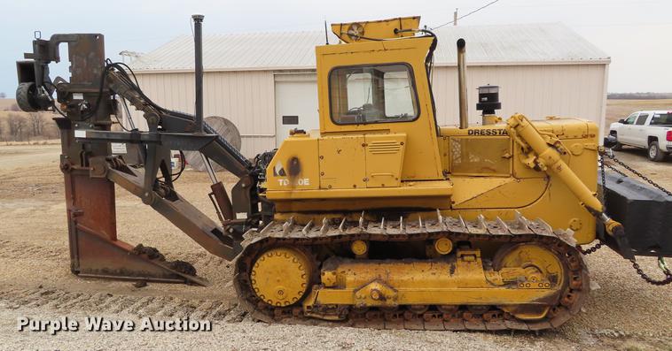 image for item DF7645 1983 International Dresser TD-20E dozer with RWF 400 tile plow