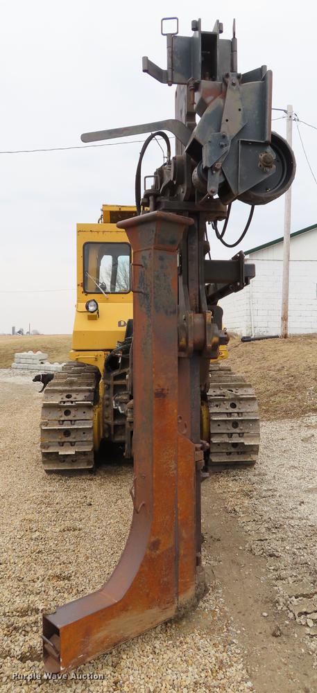 image for item DF7645 1983 International Dresser TD-20E dozer with RWF 400 tile plow