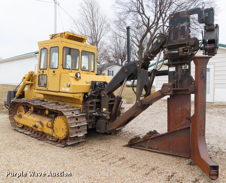 image for item DF7645 1983 International Dresser TD-20E dozer with RWF 400 tile plow