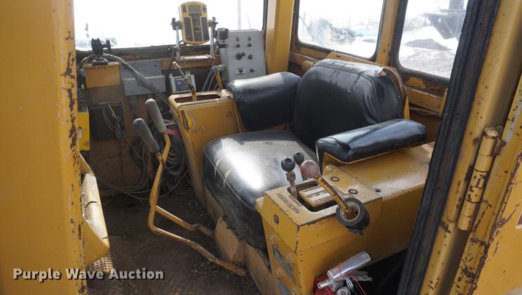 image for item DF7645 1983 International Dresser TD-20E dozer with RWF 400 tile plow