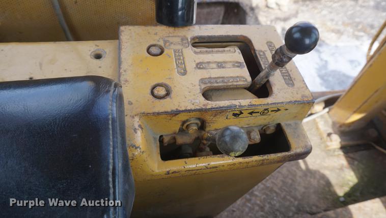 image for item DF7645 1983 International Dresser TD-20E dozer with RWF 400 tile plow