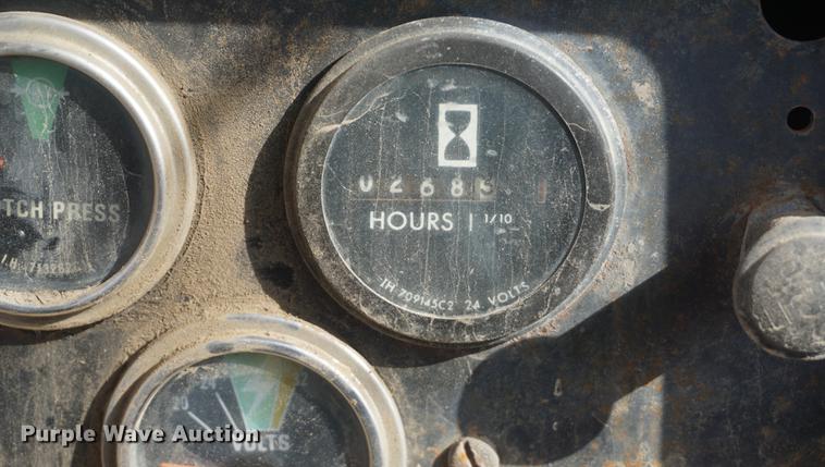 image for item DF7645 1983 International Dresser TD-20E dozer with RWF 400 tile plow