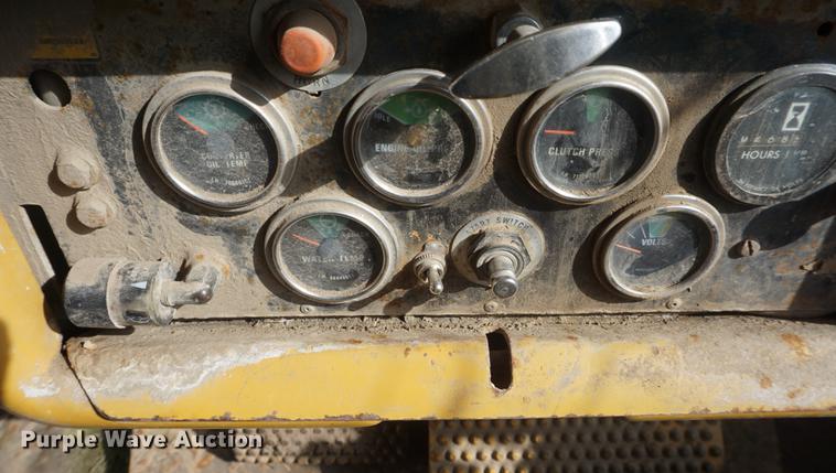 image for item DF7645 1983 International Dresser TD-20E dozer with RWF 400 tile plow