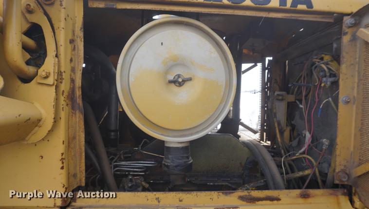 image for item DF7645 1983 International Dresser TD-20E dozer with RWF 400 tile plow