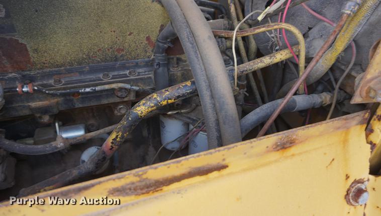 image for item DF7645 1983 International Dresser TD-20E dozer with RWF 400 tile plow