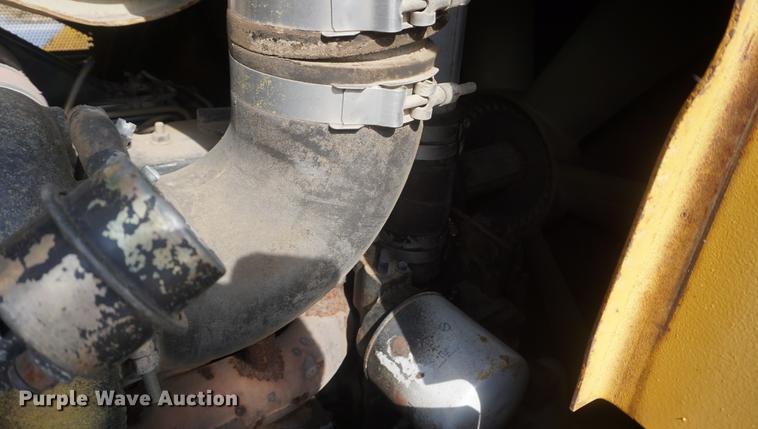 image for item DF7645 1983 International Dresser TD-20E dozer with RWF 400 tile plow