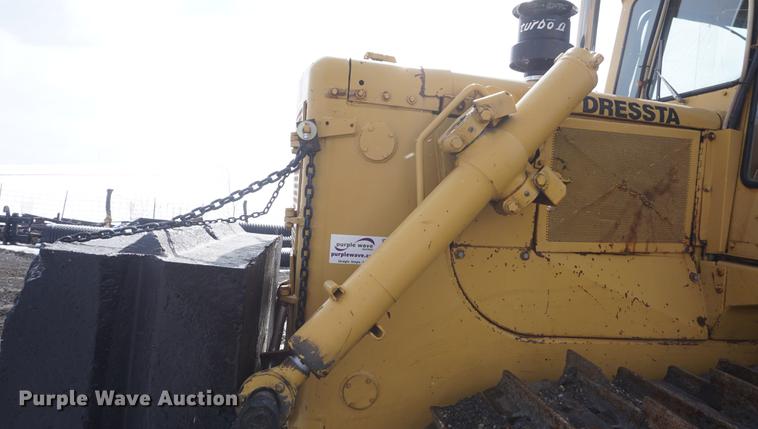 image for item DF7645 1983 International Dresser TD-20E dozer with RWF 400 tile plow