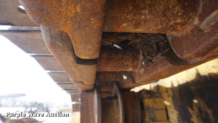 image for item DF7645 1983 International Dresser TD-20E dozer with RWF 400 tile plow