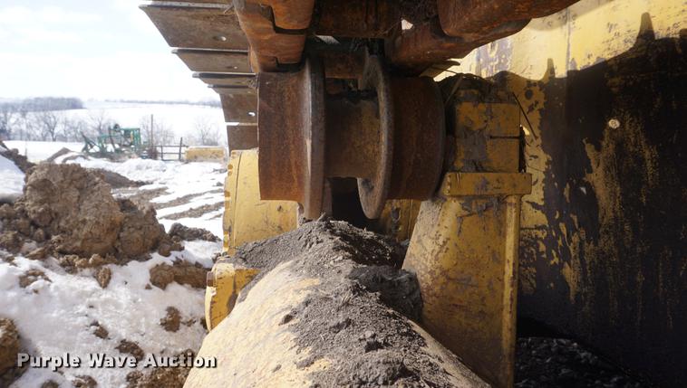 image for item DF7645 1983 International Dresser TD-20E dozer with RWF 400 tile plow