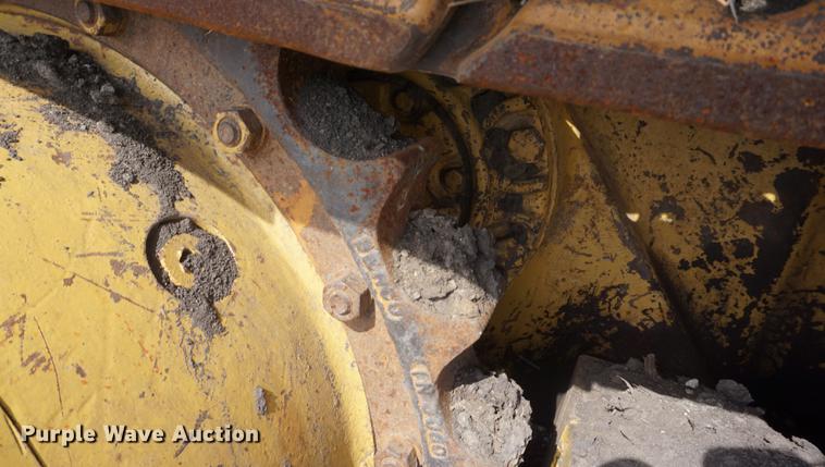 image for item DF7645 1983 International Dresser TD-20E dozer with RWF 400 tile plow