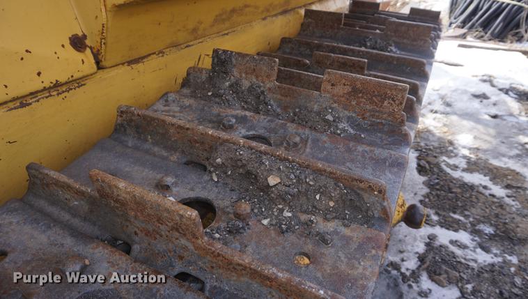 image for item DF7645 1983 International Dresser TD-20E dozer with RWF 400 tile plow