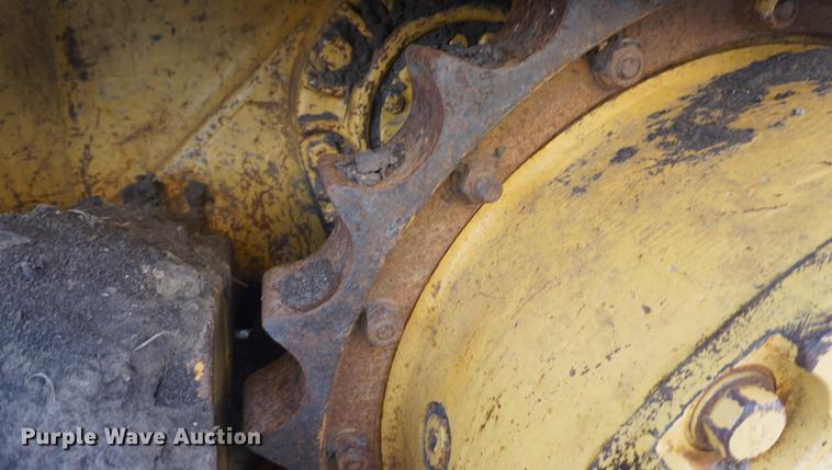 image for item DF7645 1983 International Dresser TD-20E dozer with RWF 400 tile plow