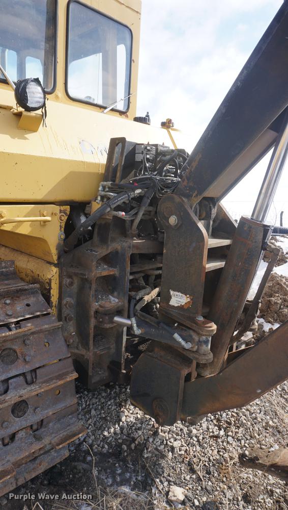 image for item DF7645 1983 International Dresser TD-20E dozer with RWF 400 tile plow