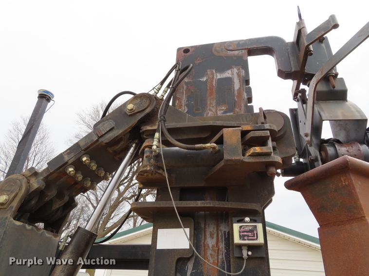 image for item DF7645 1983 International Dresser TD-20E dozer with RWF 400 tile plow