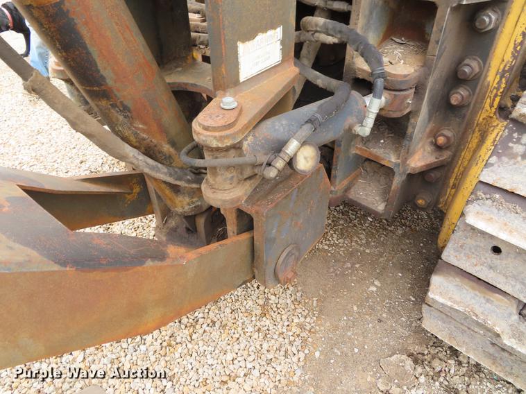 image for item DF7645 1983 International Dresser TD-20E dozer with RWF 400 tile plow