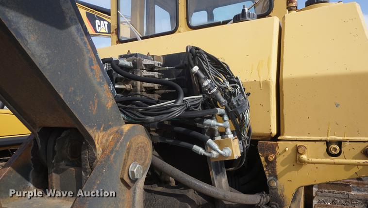 image for item DF7645 1983 International Dresser TD-20E dozer with RWF 400 tile plow