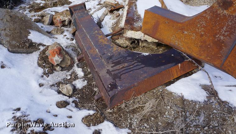 image for item DF7645 1983 International Dresser TD-20E dozer with RWF 400 tile plow