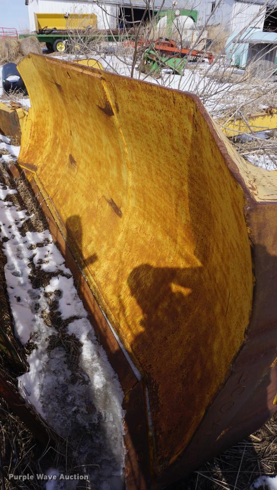 image for item DF7645 1983 International Dresser TD-20E dozer with RWF 400 tile plow