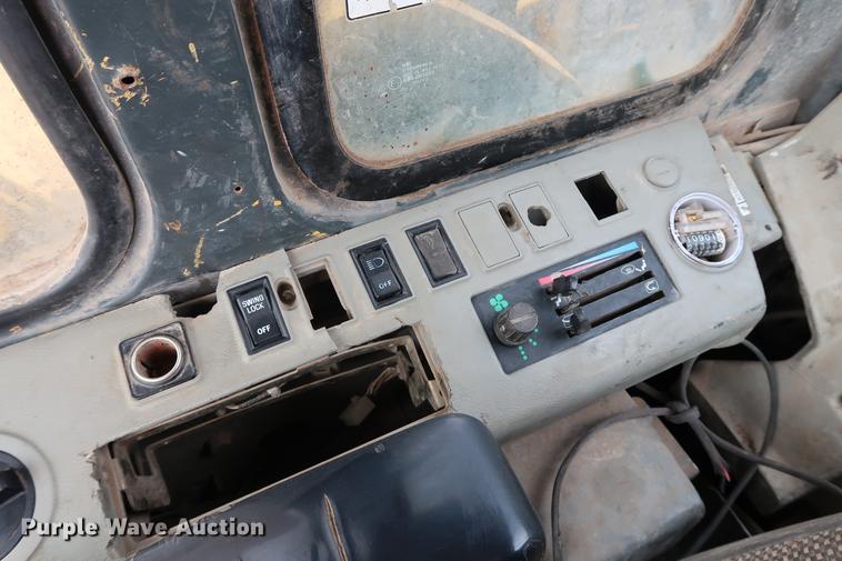 image for item DG3389 1996 Komatsu PC220LC-6LC excavator