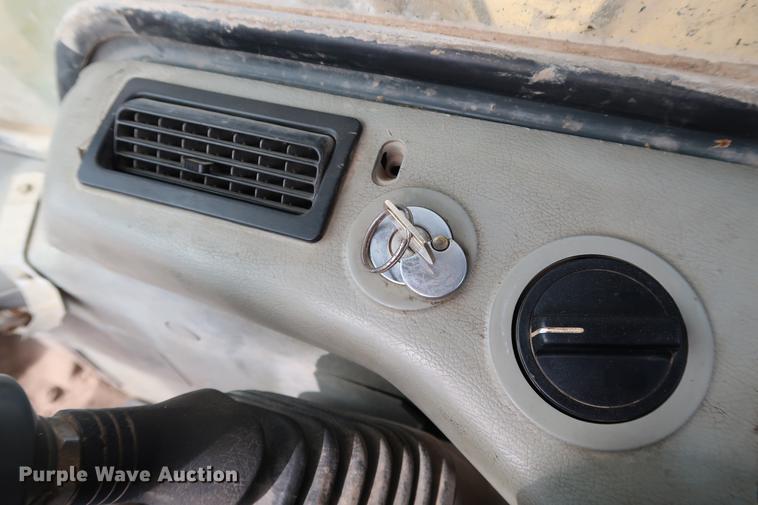 image for item DG3389 1996 Komatsu PC220LC-6LC excavator