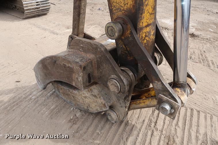 image for item DG3390 Komatsu G100 excavator grapple