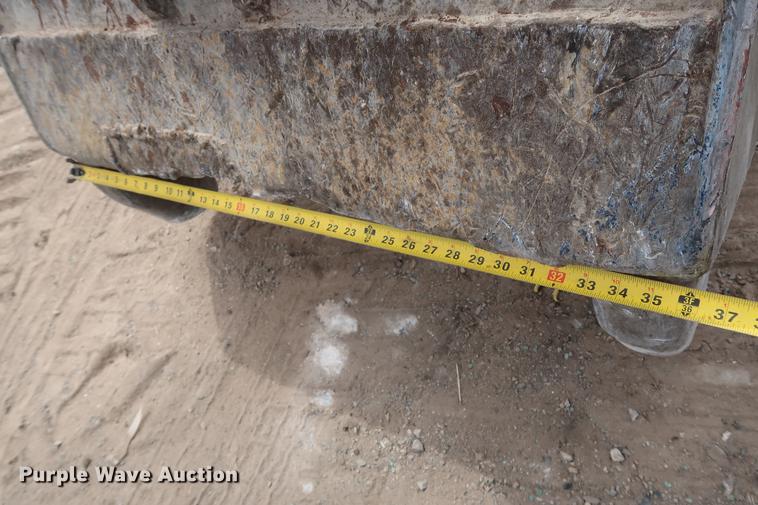 image for item DG3390 Komatsu G100 excavator grapple